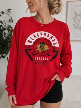 NHL Chicago Blackhawks Red Long Sleeve Graphic Tee M NWT